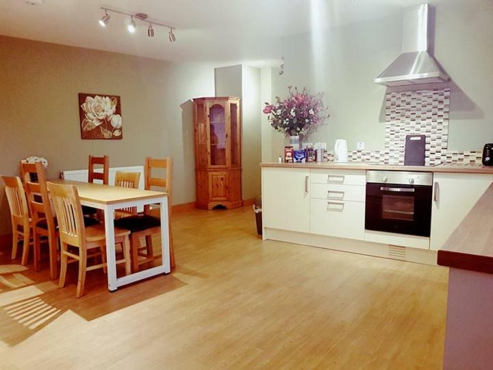 Yvi's 2-3 Bedroom Town Apartment